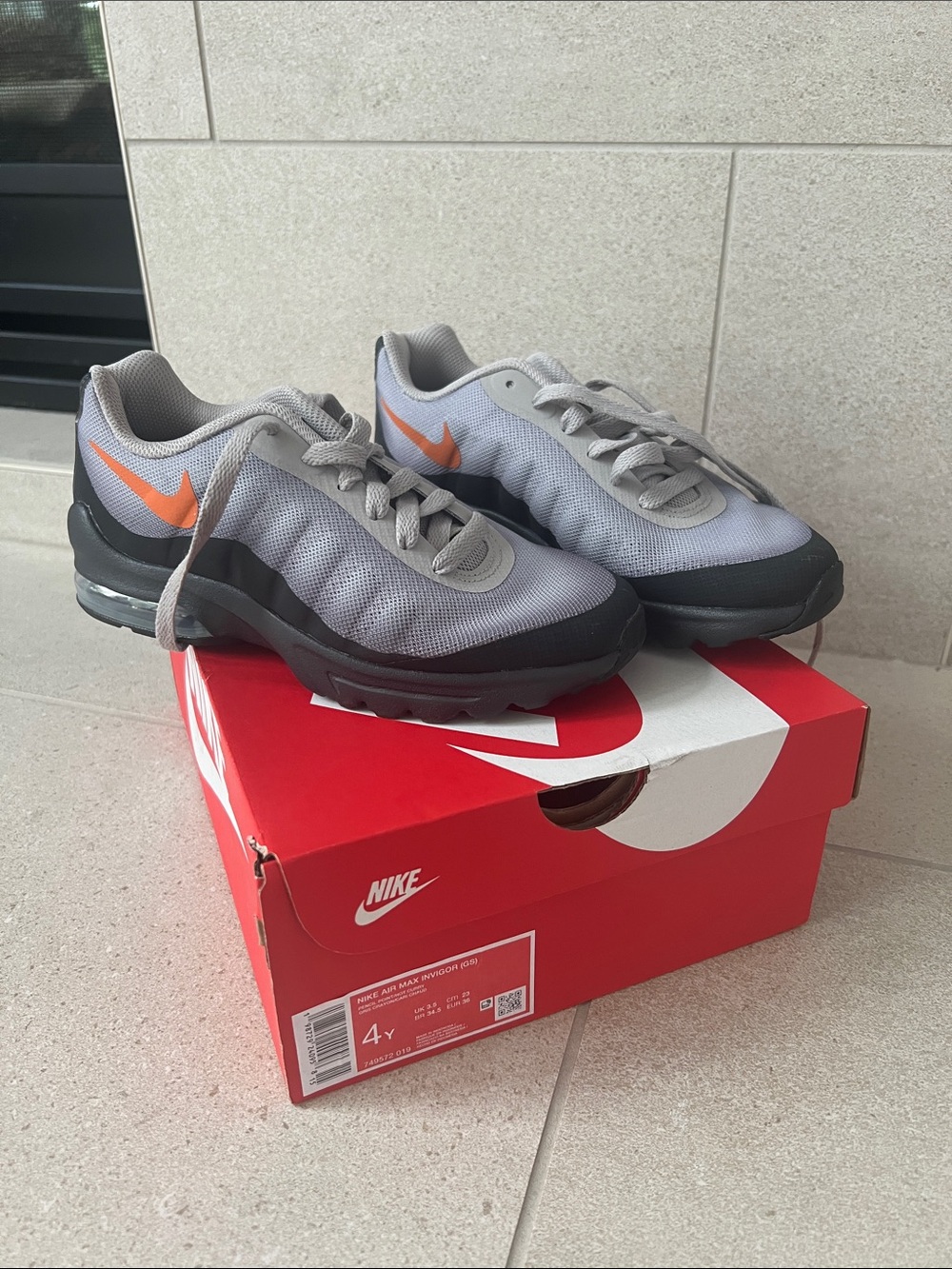 Boys Nike Invigor - BNIB - size 4